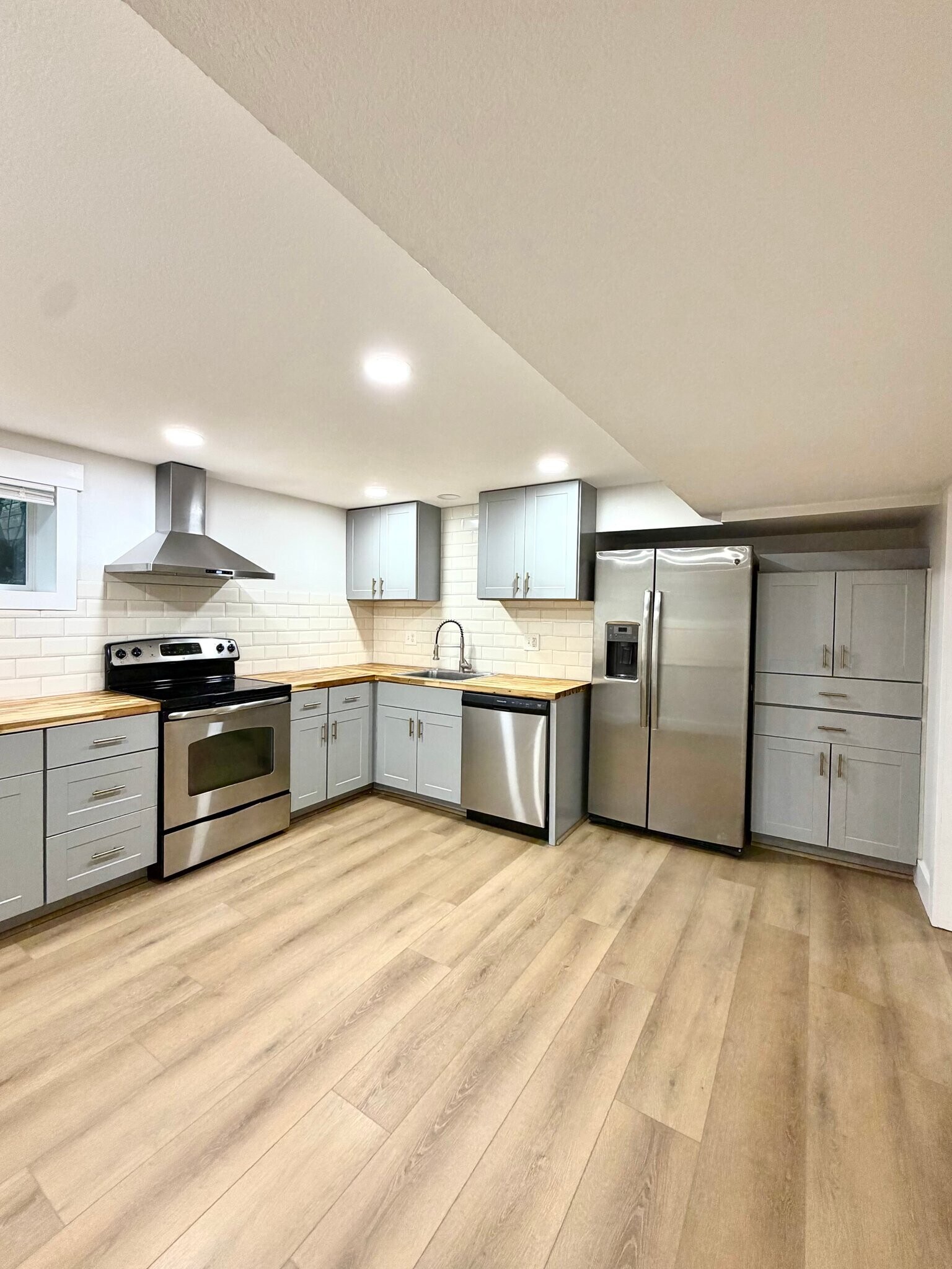 Building Photo - 315 SE 151st Ave