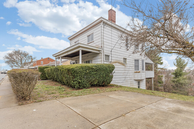 Building Photo - 102 Sceneridge Ave