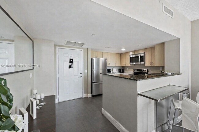Building Photo - 3000 Coral Wy