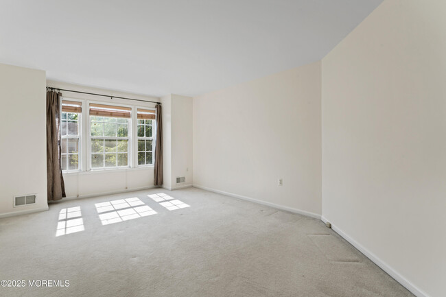 Building Photo - 5 Mulberry Ln