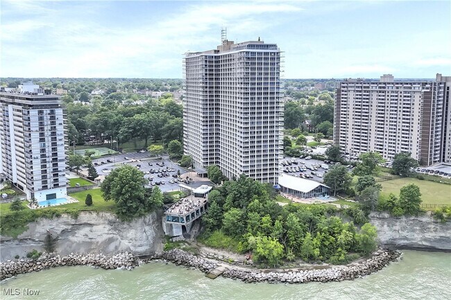 Building Photo - 12700 Lake Ave