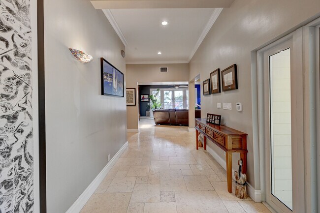 Building Photo - 2150 Tanbark Ln