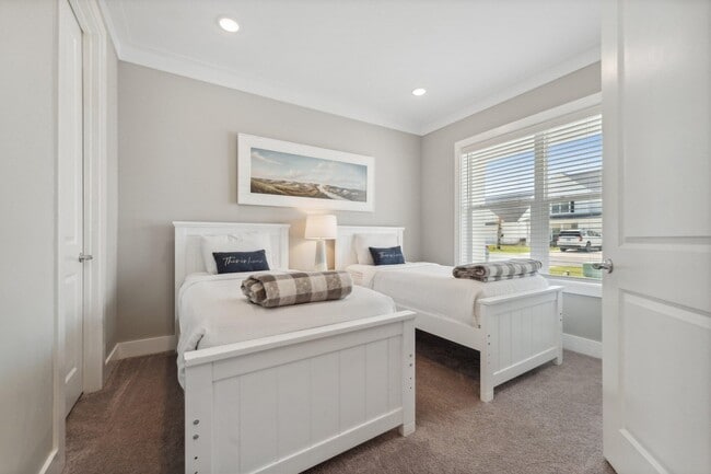 Building Photo - 712 Landing Cir