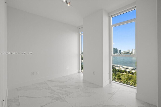 Building Photo - 400 Sunny Isles Blvd
