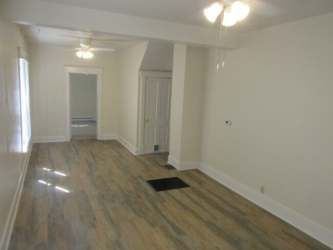 Building Photo - 605 N State St