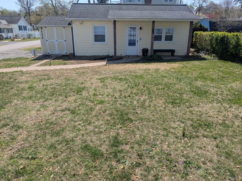 Building Photo - 6111 Fairview Dr