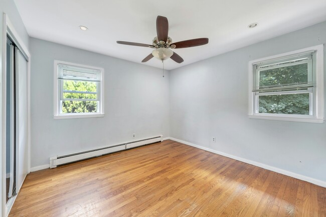 Building Photo - 106 Hillside Ave