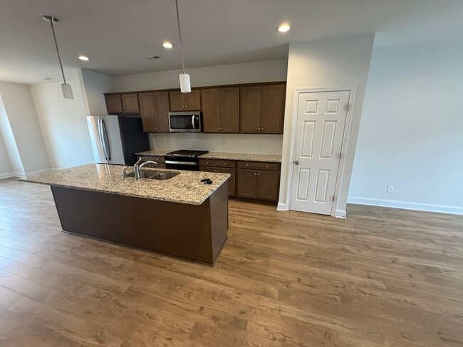 Building Photo - 6932 Leire Ln