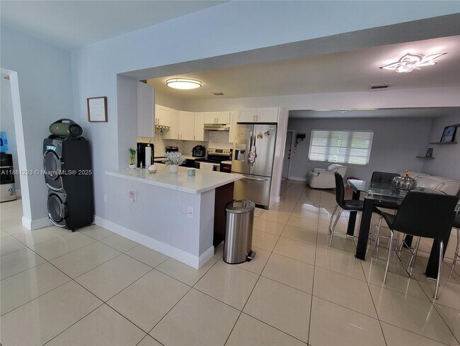 Building Photo - 6930 SW 12th St