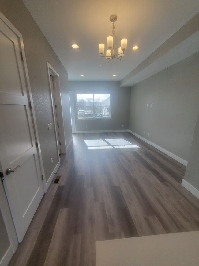 Building Photo - Beautiful and Updated 2BR Townhome With At...