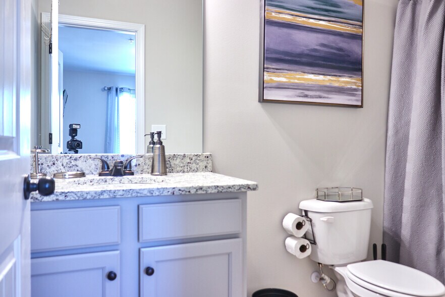 Building Photo - Room in Townhome on Bayrose Cir