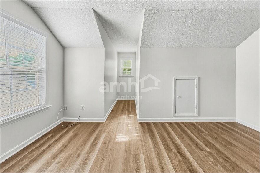 Building Photo - 5320 Sahalee Way