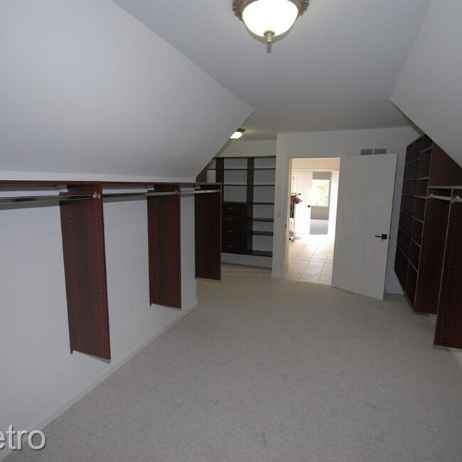 Building Photo - 5121 Parkgate Dr