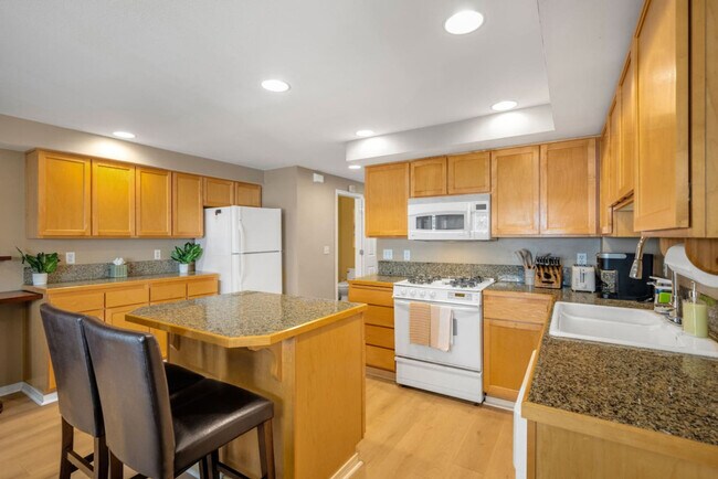 Building Photo - 931 N 35th St