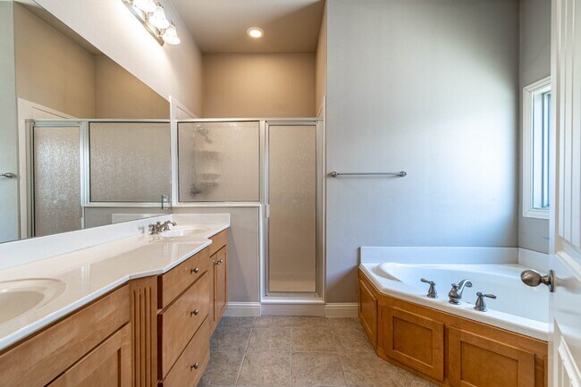 Building Photo - Charming 3-Bedroom Home with 2 Full Baths & 1,750 Sq. Ft. of Comfort in Fayetteville!