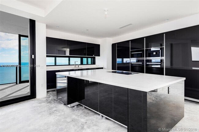 Building Photo - 18555 Collins Ave