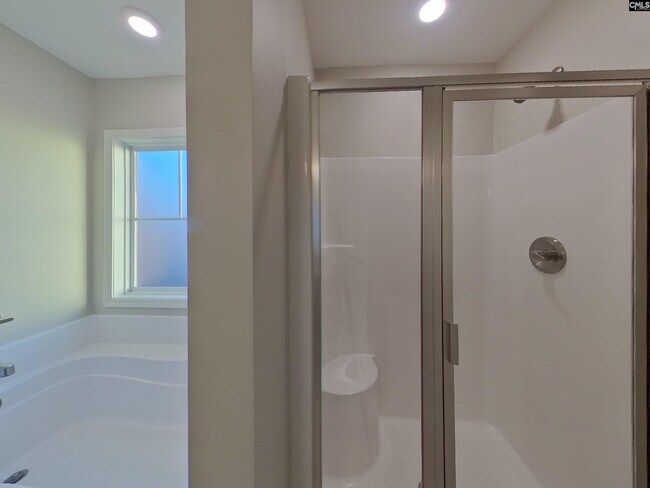 Building Photo - 422 Providence Plantation Cir