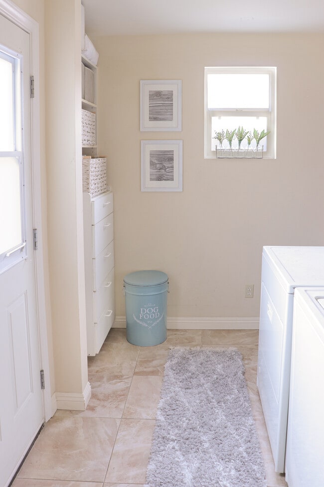Laundry hookups - 8258 Fair Ave