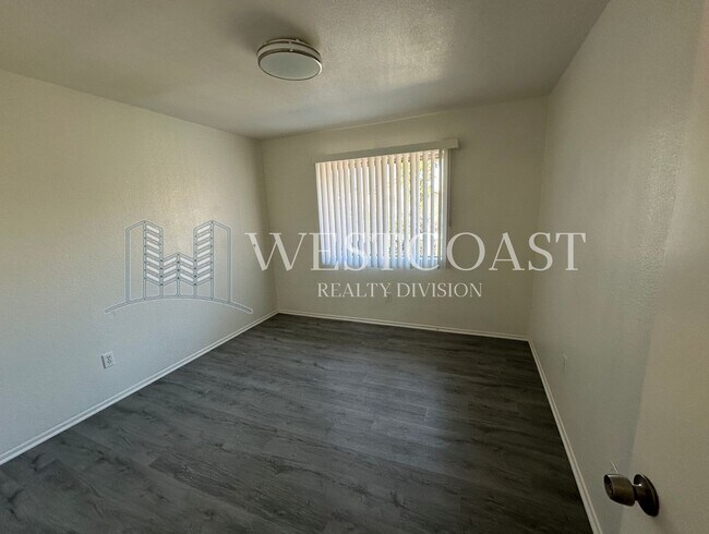 Building Photo - *** $500- OFF FIRST MONTH'S RENT *** Charming 2-Bed / 2-Bath Home in Rialto – Ideal Location & Mo...