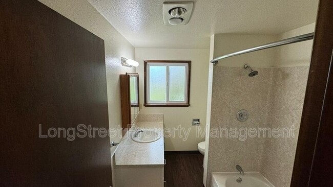 Building Photo - 1018 Pioneer St