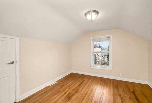 Building Photo - 5160 N Bay Ridge Ave