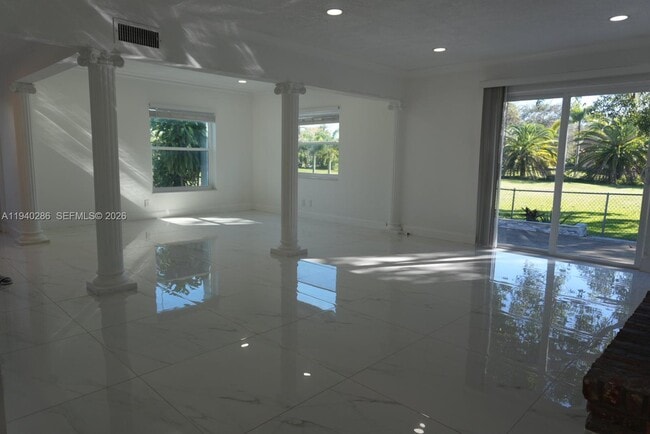 Building Photo - 7601 NW 82nd Terrace