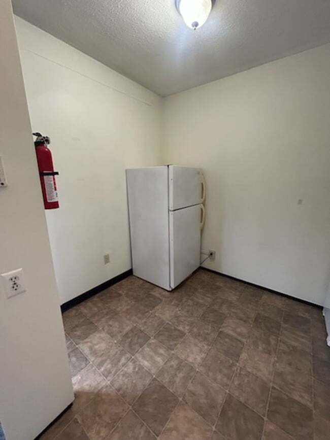 Building Photo - 1 bedroom, 1 bath apartment