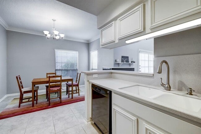 Building Photo - 7350 Kirby Dr