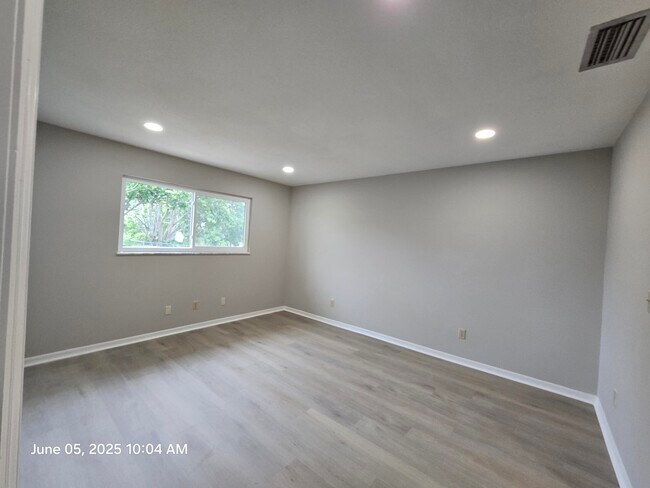 Building Photo - 427 SE Galleon Ln