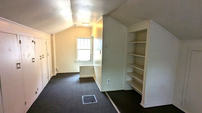 Building Photo - 1042 Ada Ave