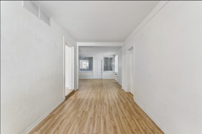 Building Photo - 447 N Phelps Ave