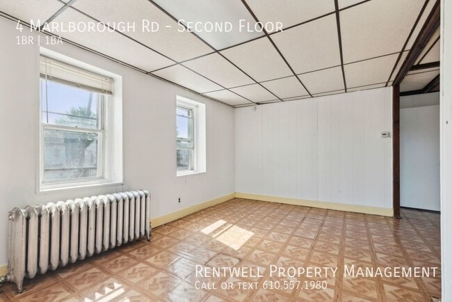 Building Photo - 1BR 1BA Second Floor Apartment is Upper Da...