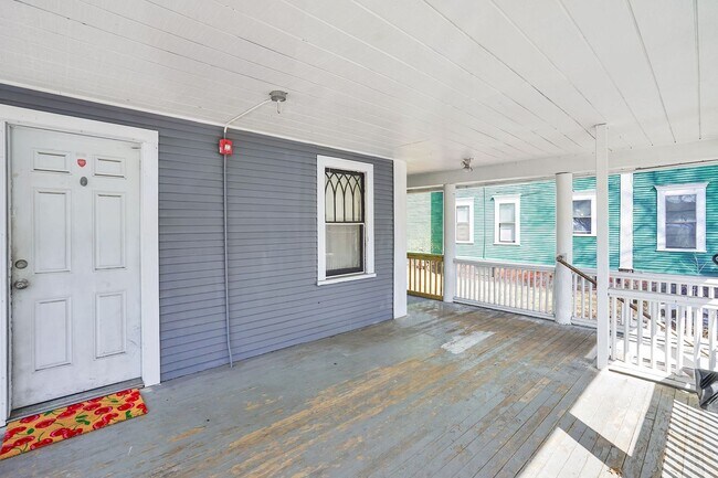 Building Photo - 3 Sumner Ave