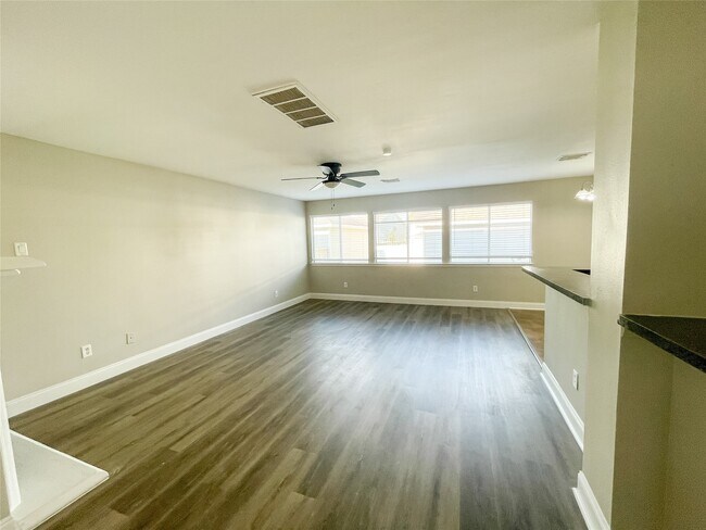 Building Photo - 11913 Longwood Garden Way