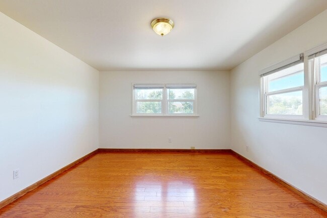 Building Photo - Farmhouse - Showings now Available