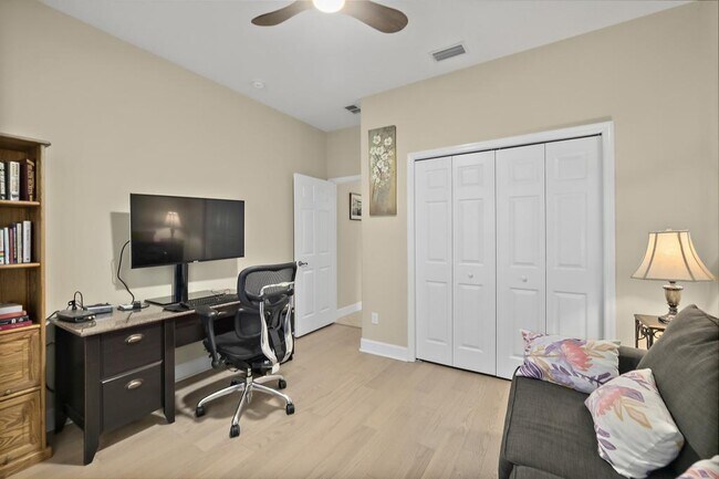 Building Photo - 7 Edgemont Pl