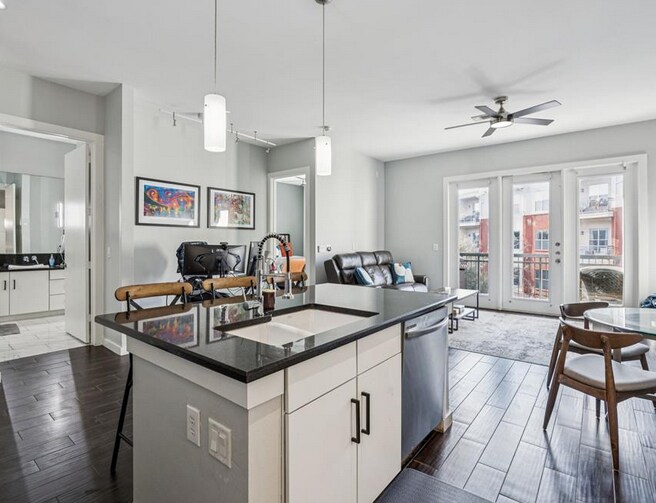 Building Photo - 2950 McKinney Ave