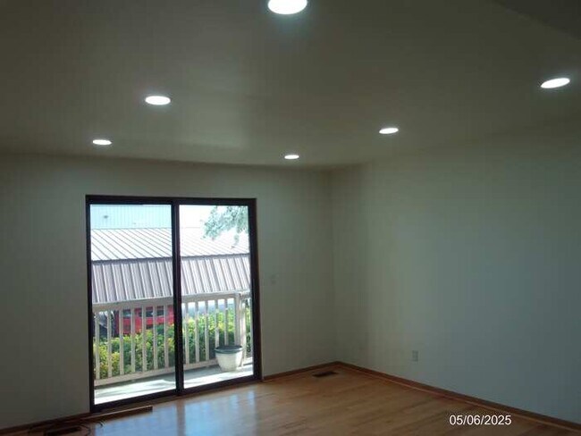 Building Photo - 15765 Balfour Dr