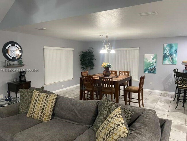 Building Photo - 3116 Tanglewylde Ave