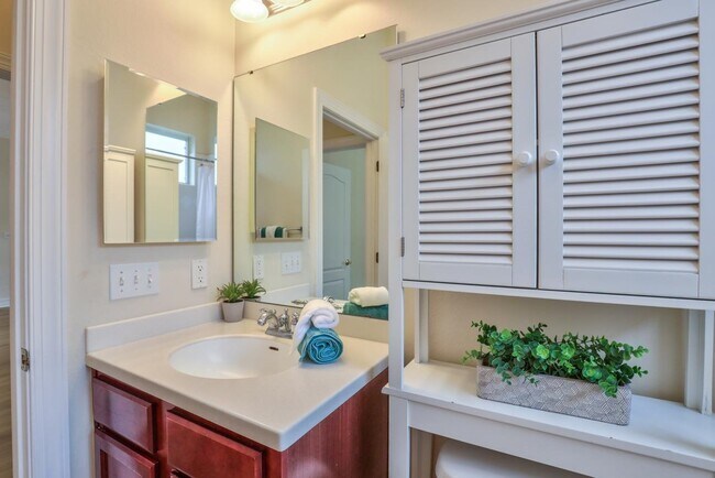 Building Photo - 1661 Harbor Club Dr