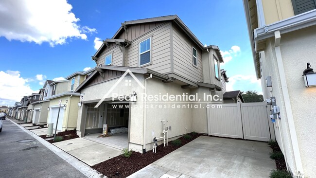 Building Photo - Brand New Citrus Heights 4bd/3ba Home with 2 Car Garage
