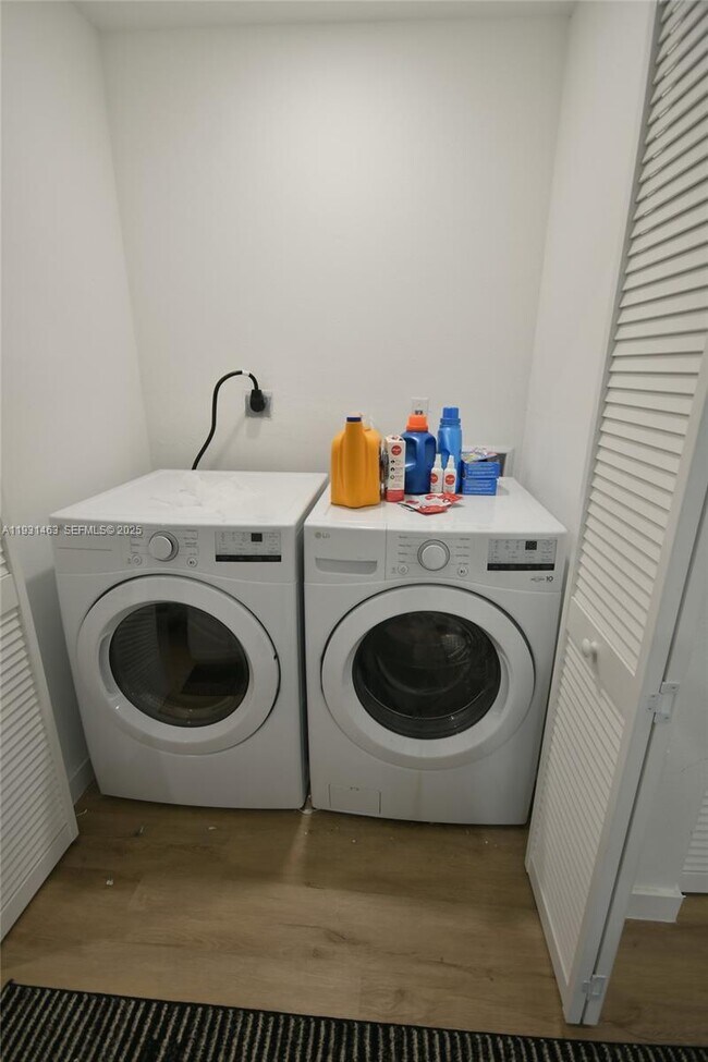 Building Photo - 1339 NW 2nd Ln