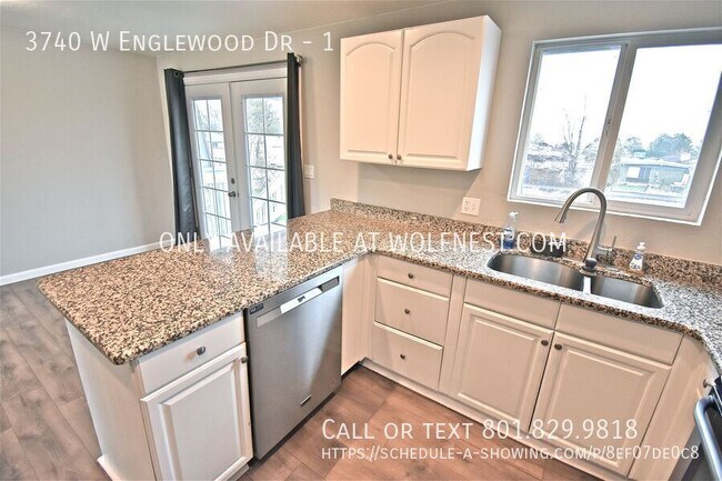 Building Photo - 3740 Englewood Dr