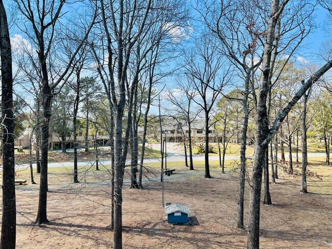 Building Photo - 1 BR efficiency w/Utilities Included! In t...