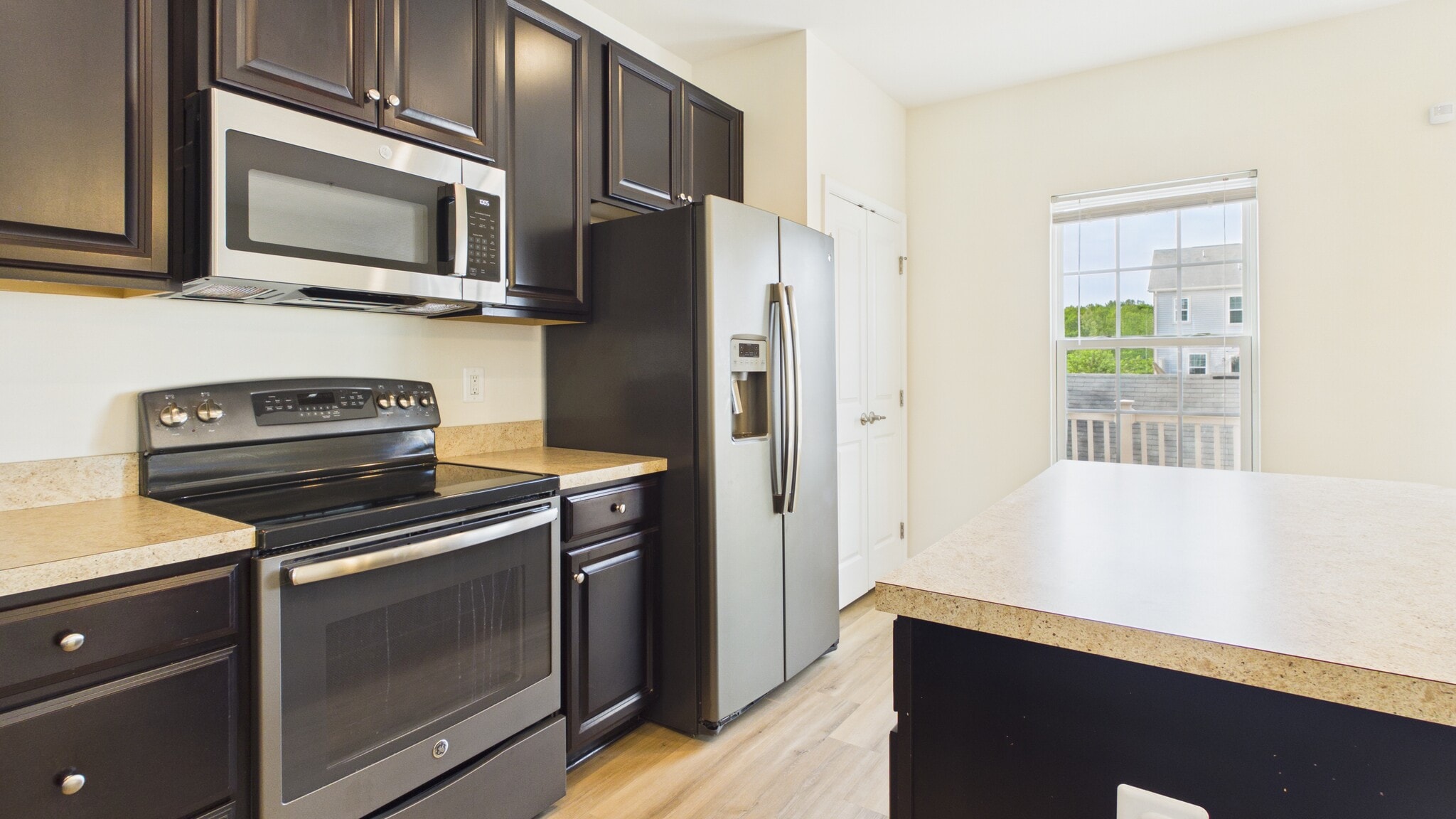 Building Photo - 5423 Saint Rita Dr