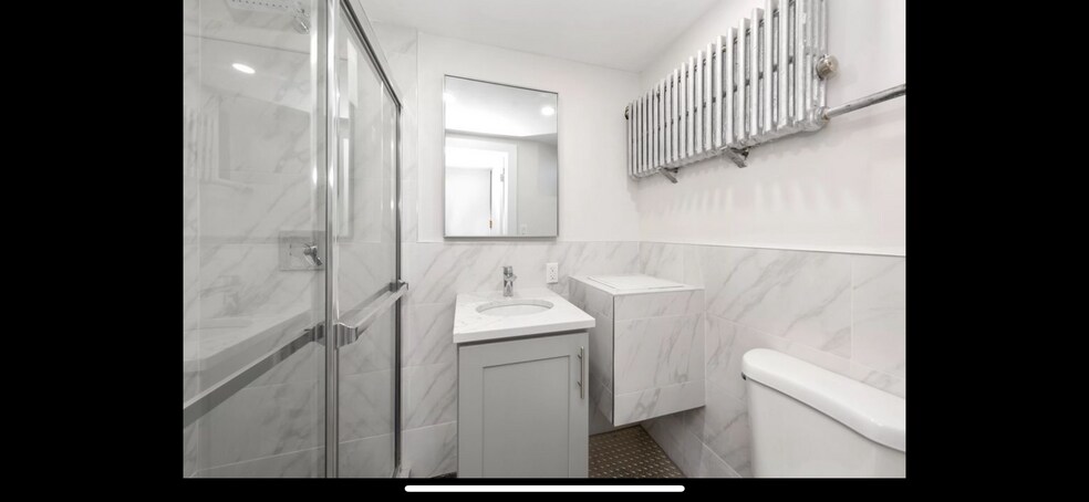 Building Photo - 2452 33rd St