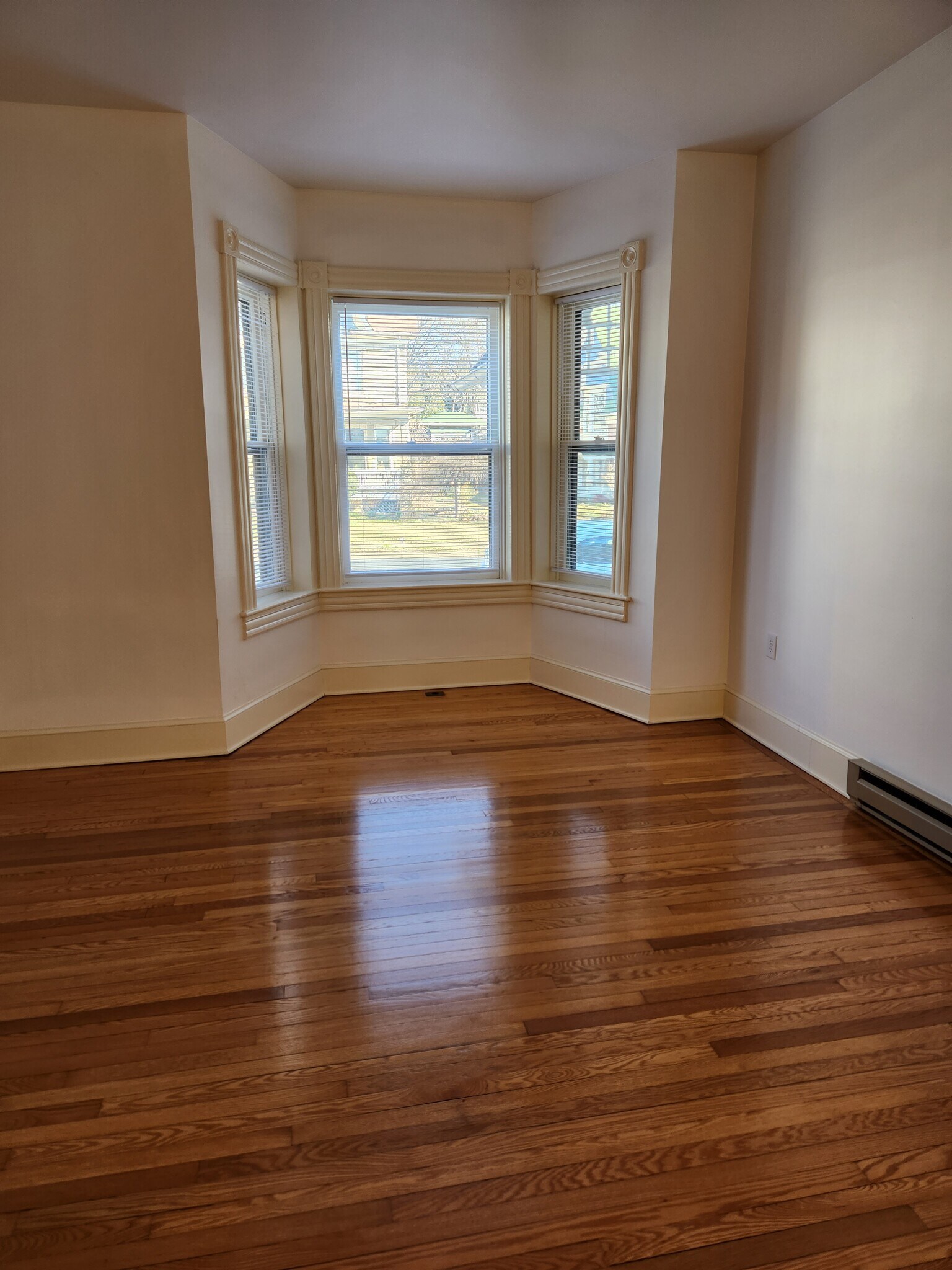 Building Photo - 125 Peyton St