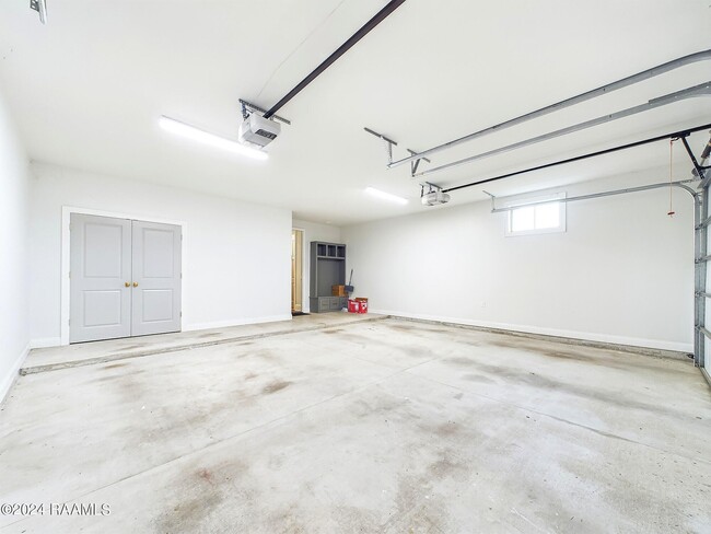Building Photo - 600 Channel Dr