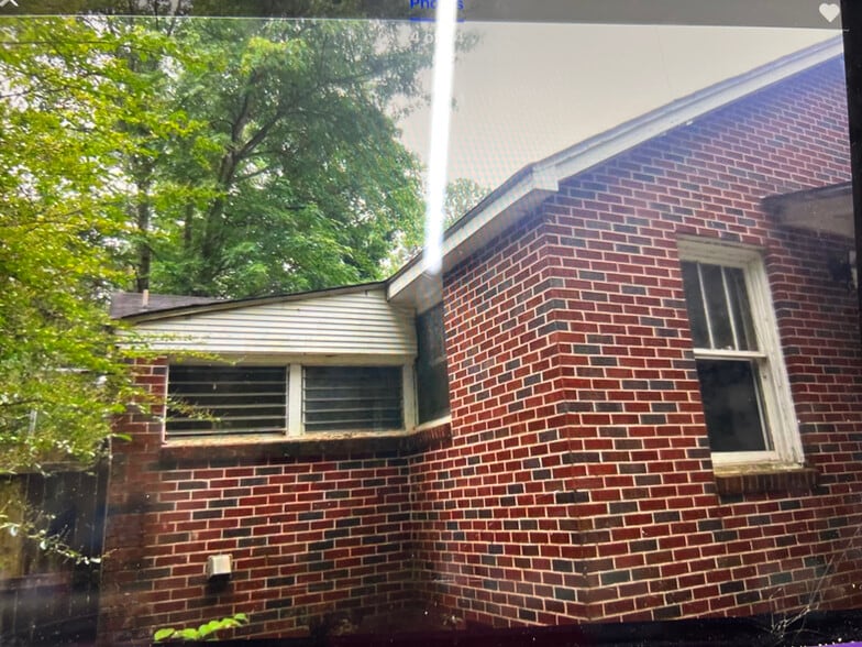 Building Photo - 1313 Winona Ave