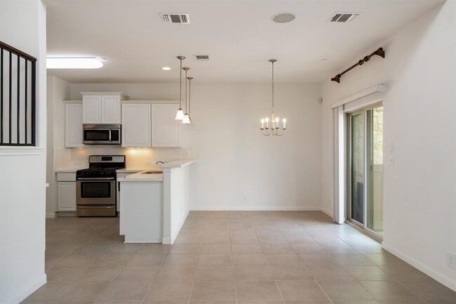 Building Photo - 1620 Bryant Dr